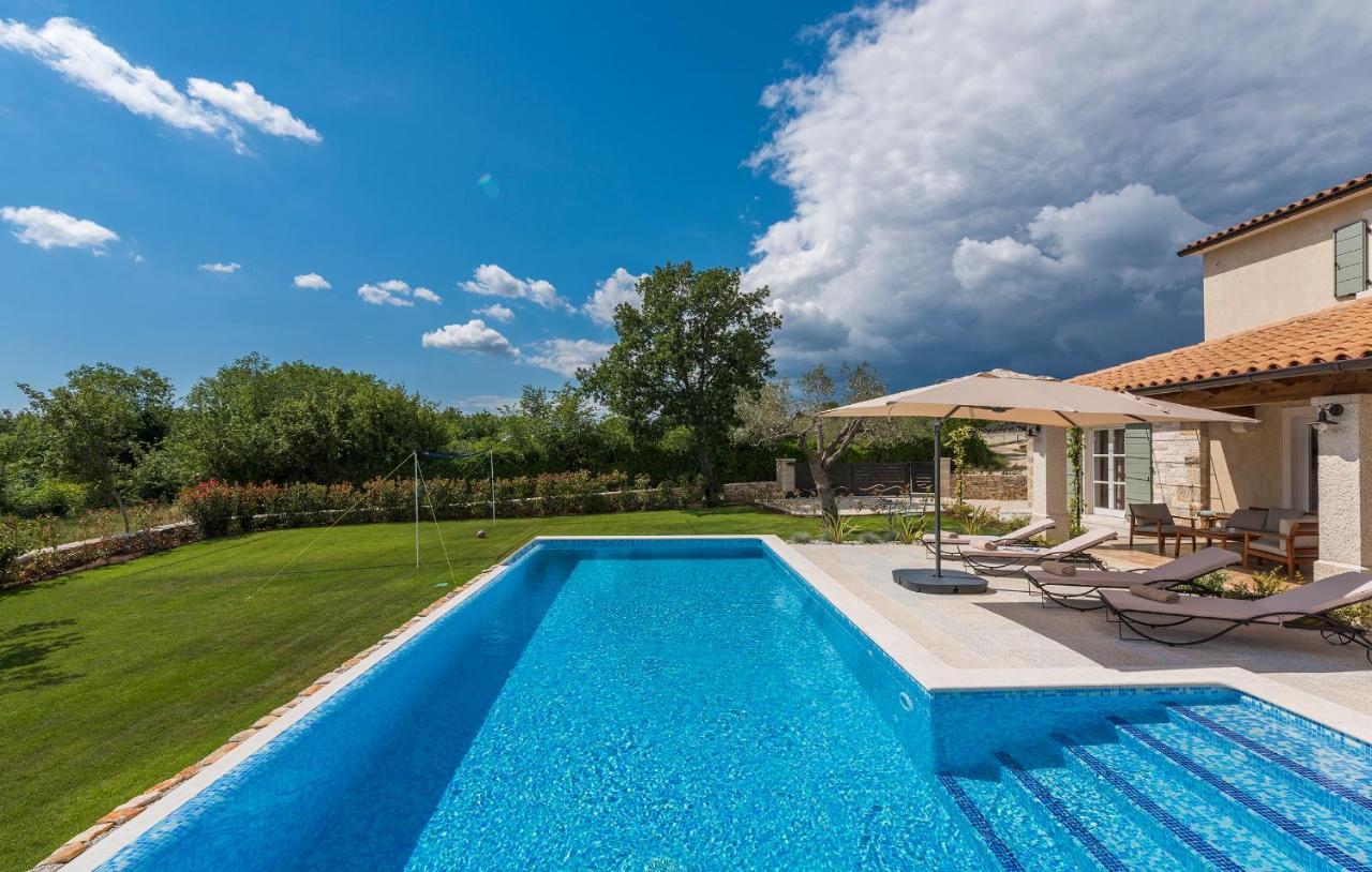 Villa-Osmium Smoljanci Exterior foto