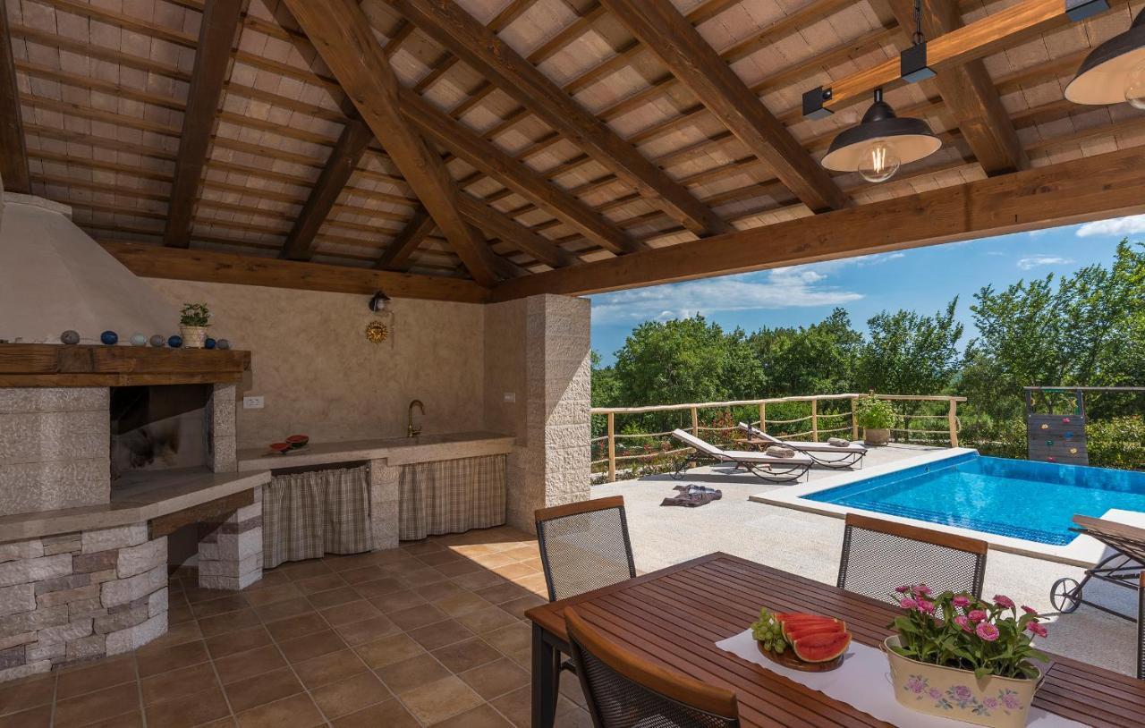 Villa-Osmium Smoljanci Exterior foto